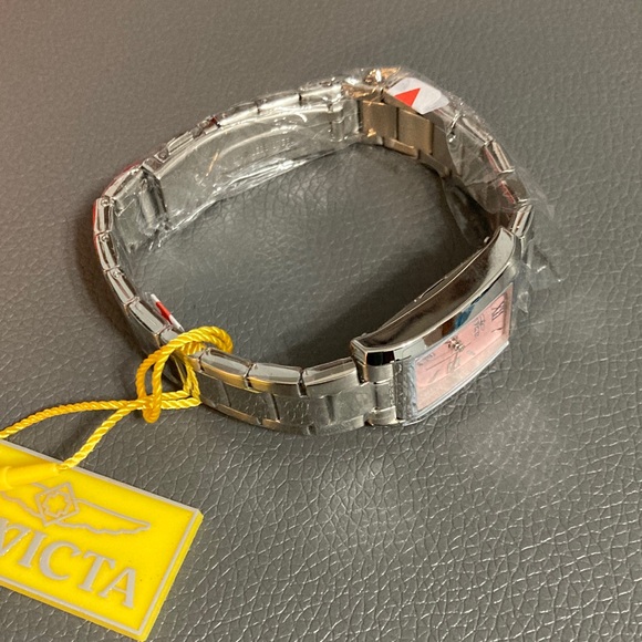 INVICTA Lady 21mm
Stainless Steel Steel Pink dial
PC21 Quartz - Picture 3 of 6